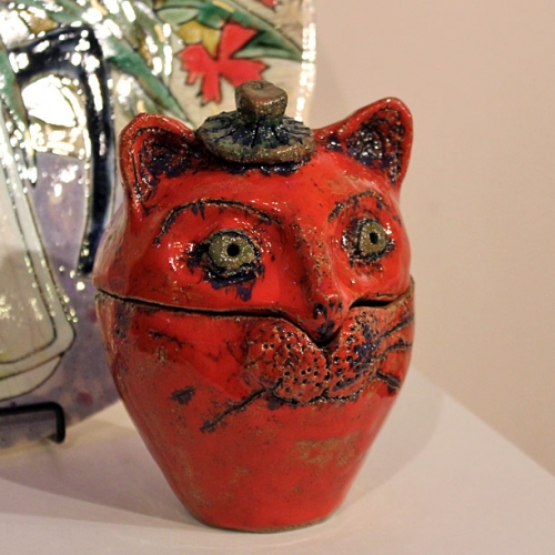 Шкатулка «Красный кот в шляпе». Шамотная глина, глазури